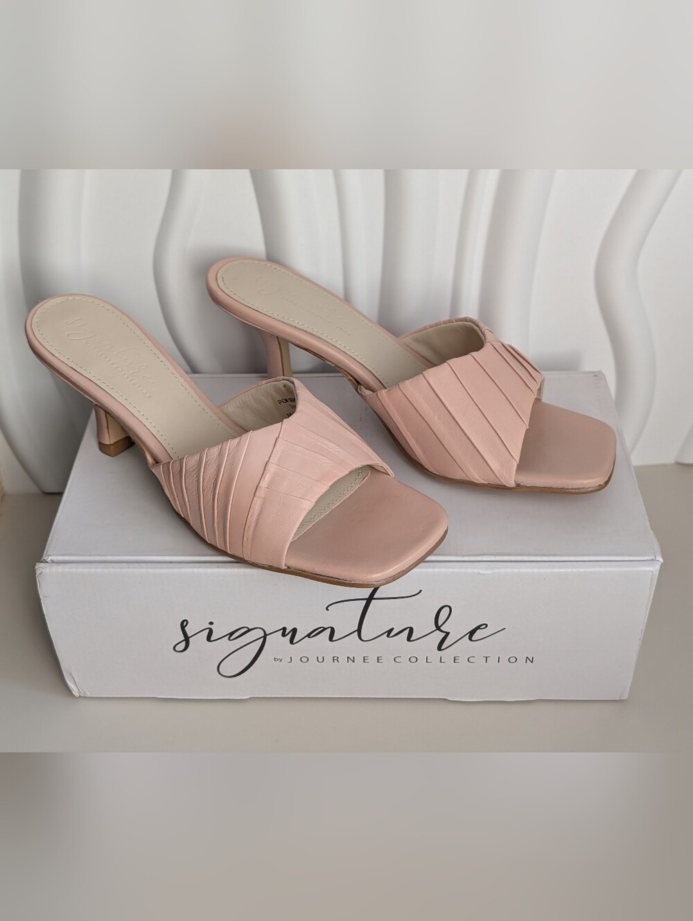 NIB Journee Collection Signature Juliette Leather Sandals Pink Size 8